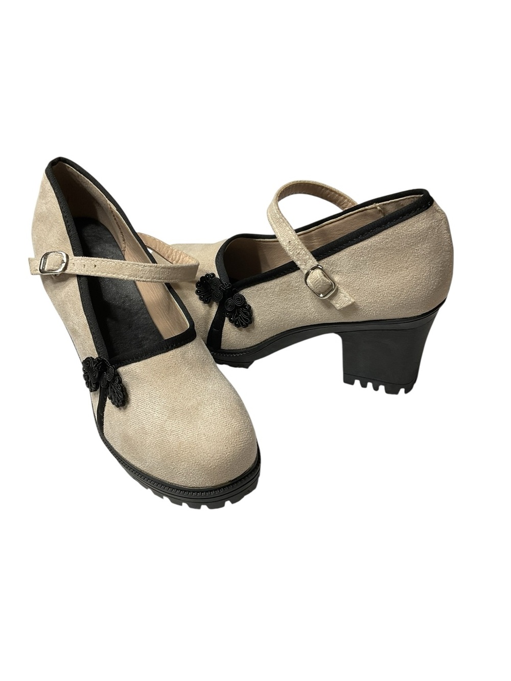 Cream Mary Jane Heels with Black Trim and Decorative Appliqué